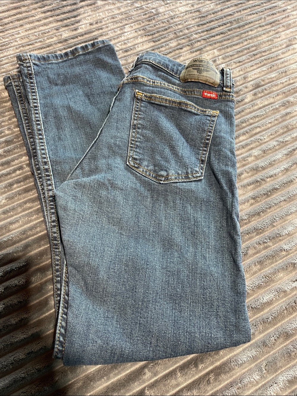 Wrangler Classic Straight Dark Blue Jeans